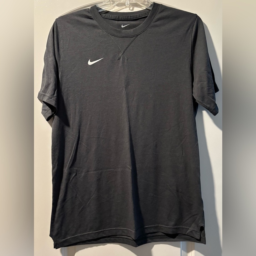 Nike Men's Charcoal Gray Tee